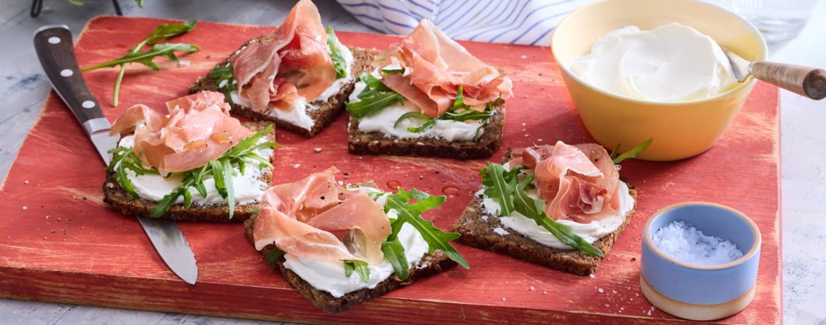 Belegte Brote mit Ziegenfrischkäse und Serranoschinken für 4 Personen von lidl-kochen.de