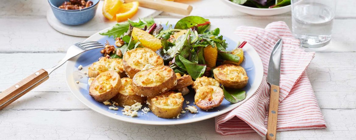 Feta-Ofen-Kartoffeln mit fruchtigem Orangen-Walnuss-Salat für 4 Personen von lidl-kochen.de