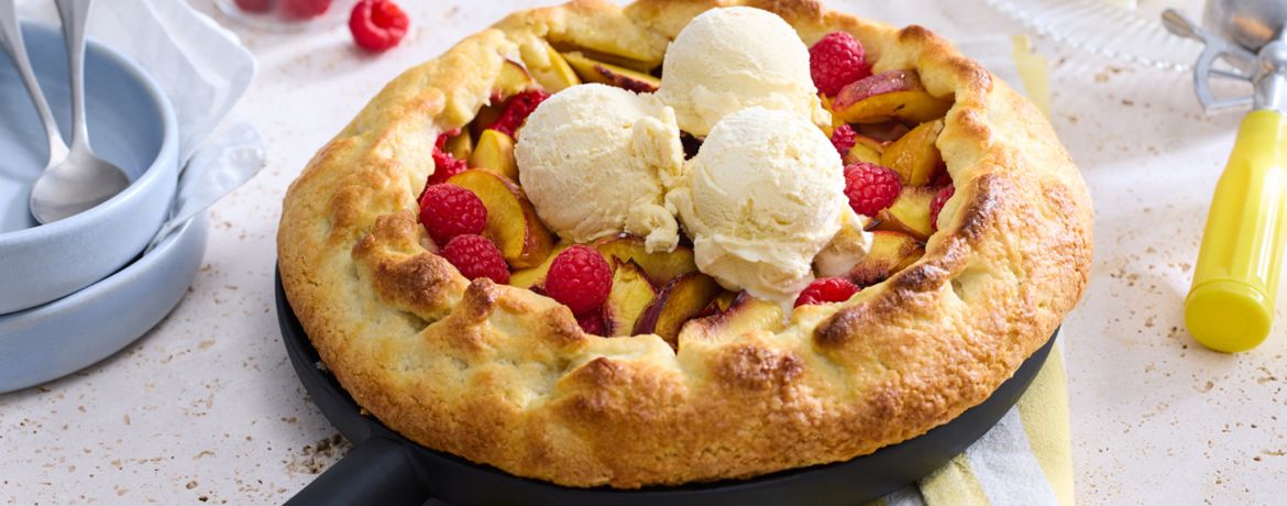 Nektarinen-Himbeer-Galette mit Vanilleeis für 4 Personen von lidl-kochen.de