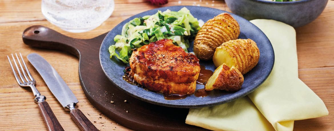 Gebratene Kalbsmedaillons mit Fächerkartoffeln und Spitzkohlgemüse für 4 Personen von lidl-kochen.de