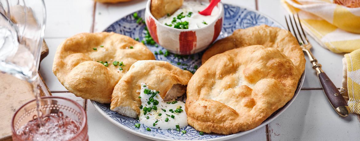 Langosch - Frittiertes Fladenbrot mit Schmanddip und Schnittlauch für 4 Personen von lidl-kochen.de