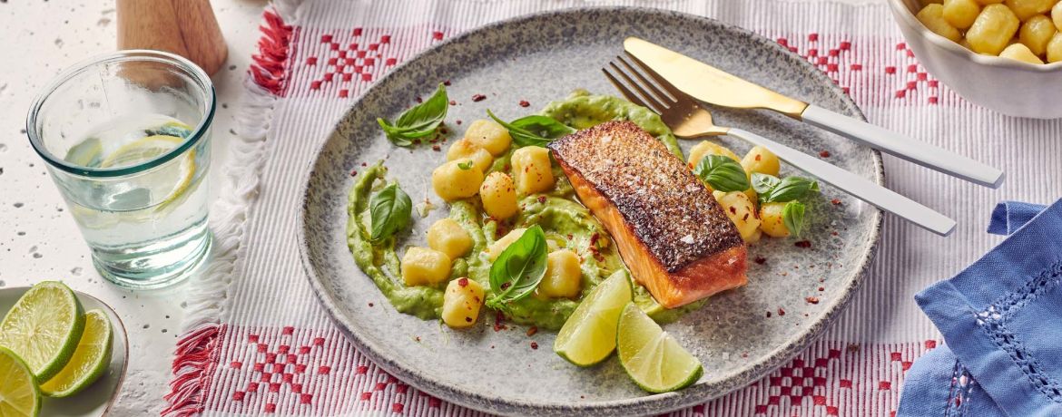 Gebratener Lachs mit Avocado und Gnocchi für 4 Personen von lidl-kochen.de