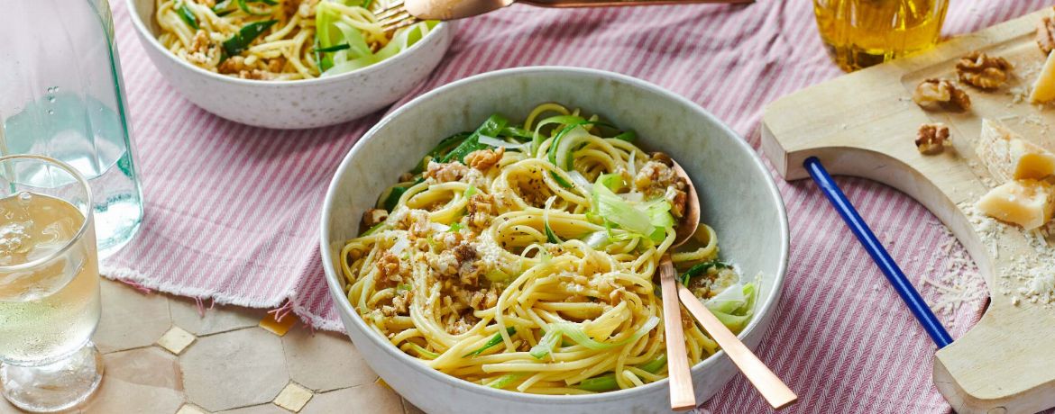 Nudeln mit Porree und Walnusspesto für 4 Personen von lidl-kochen.de