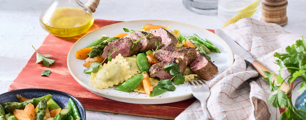 Lammfilets mit Ravioli und jungem Gemüse für 4 Personen von lidl-kochen.de