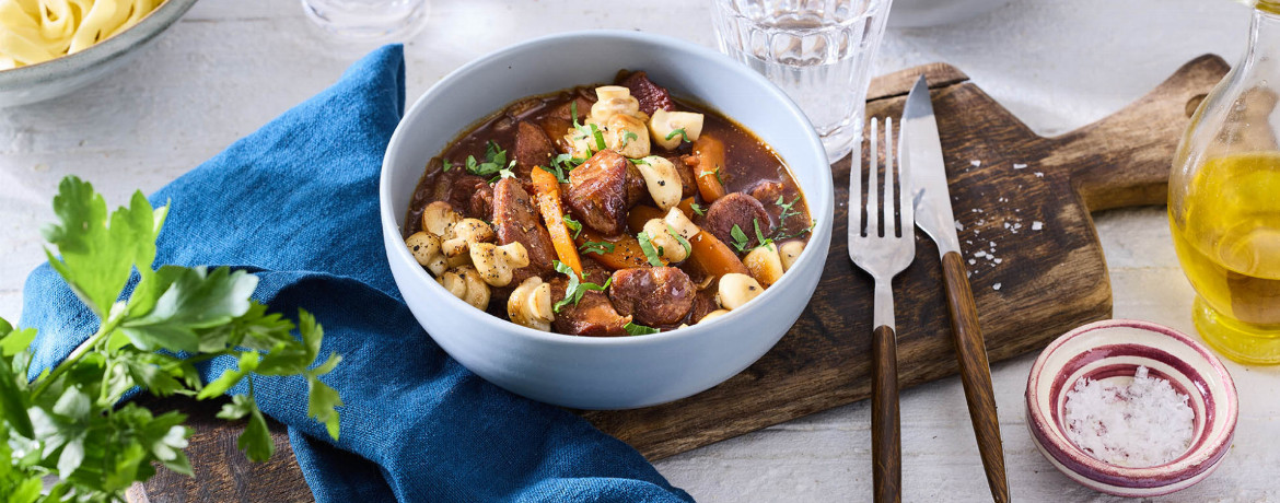Gulasch mit Champignons und Tagliatelle für 4 Personen von lidl-kochen.de