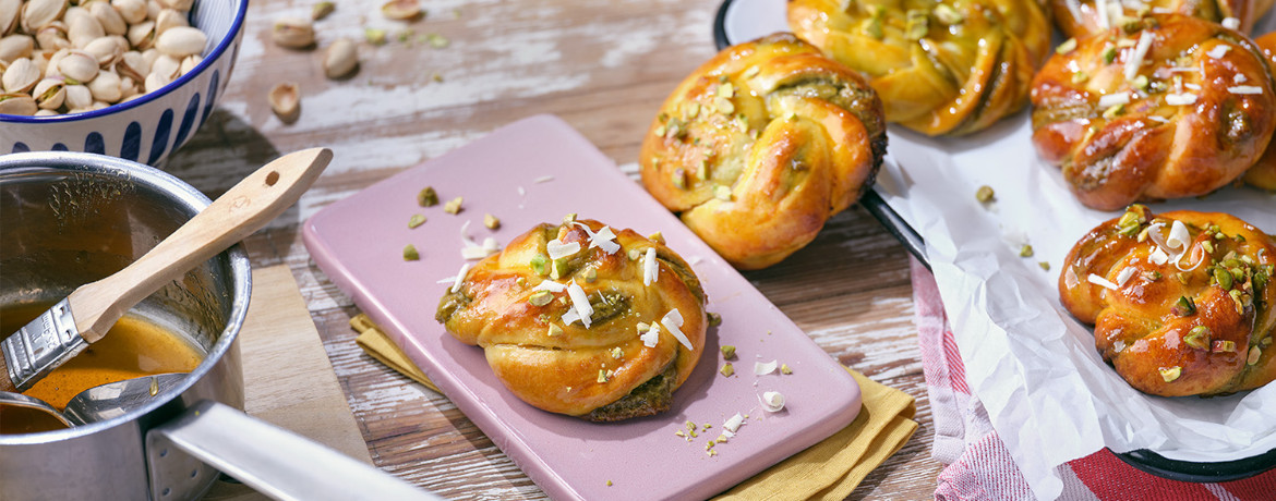Babka mit Pistaziencreme und weißer Schokolade für 12 Personen von lidl-kochen.de