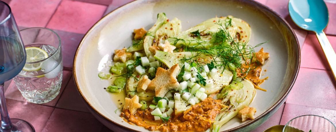 Karamellisierter Fenchel mit Belugalinsen-Balsamico-Creme, grüner Apfel-Vinaigrette und Crunch für 4 Personen von lidl-kochen.de