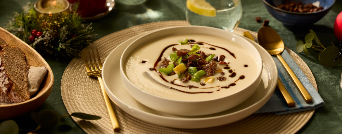Vegane Apfel-Selleriesuppe mit Maronen und Pumpernickel-Topping für 4 Personen von lidl-kochen.de