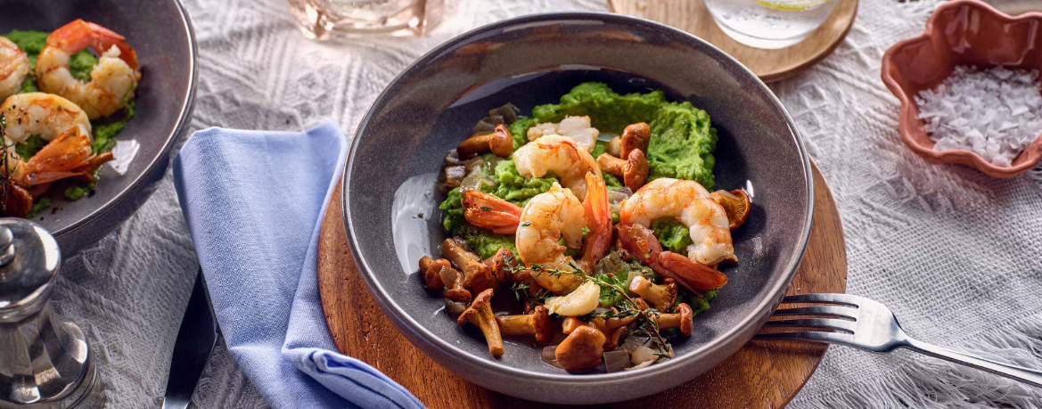 Gebratene Rotgarnelen ​auf Erbsenpüree und Pfifferlingen für 4 Personen von lidl-kochen.de