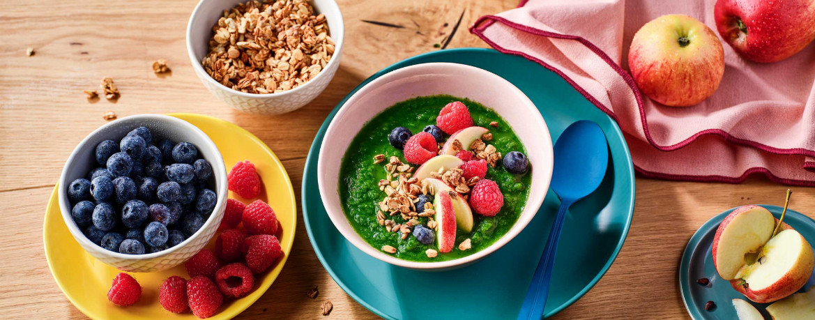 Grüne Smoothie-Bowl mit selbst gemachtem Granola für 4 Personen von lidl-kochen.de