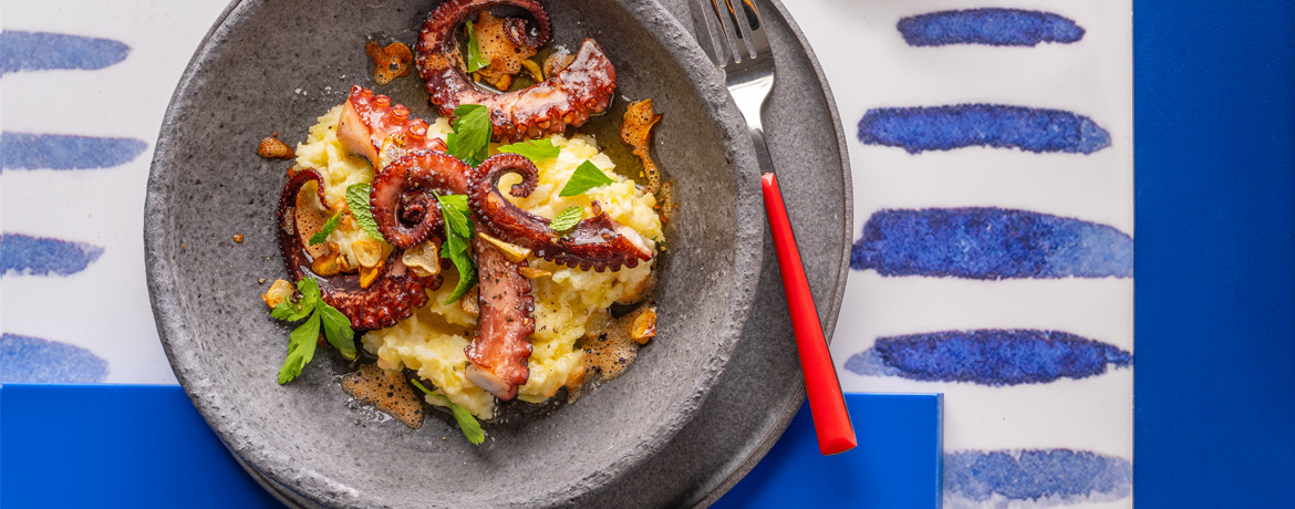 Gebratener Pulpo mit Kartoffel-Sellerie-Stampf und zerlassener Paprika-Butter für 4 Personen von lidl-kochen.de