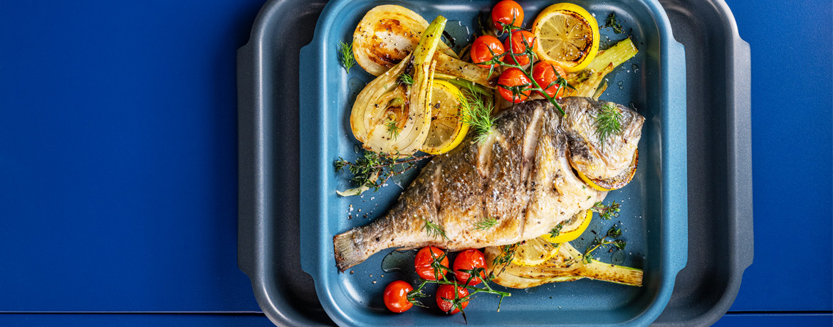 Dorade aus dem Ofen mit Fenchel-Butter und Tomaten-Fenchel-Gemüse für 4 Personen von lidl-kochen.de