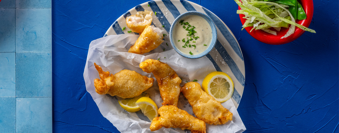 Knuspriger Fisch im Bierteig gebacken mit Eisberg-Zuckerschoten-Salat und Joghurt-Dressing für 4 Personen von lidl-kochen.de