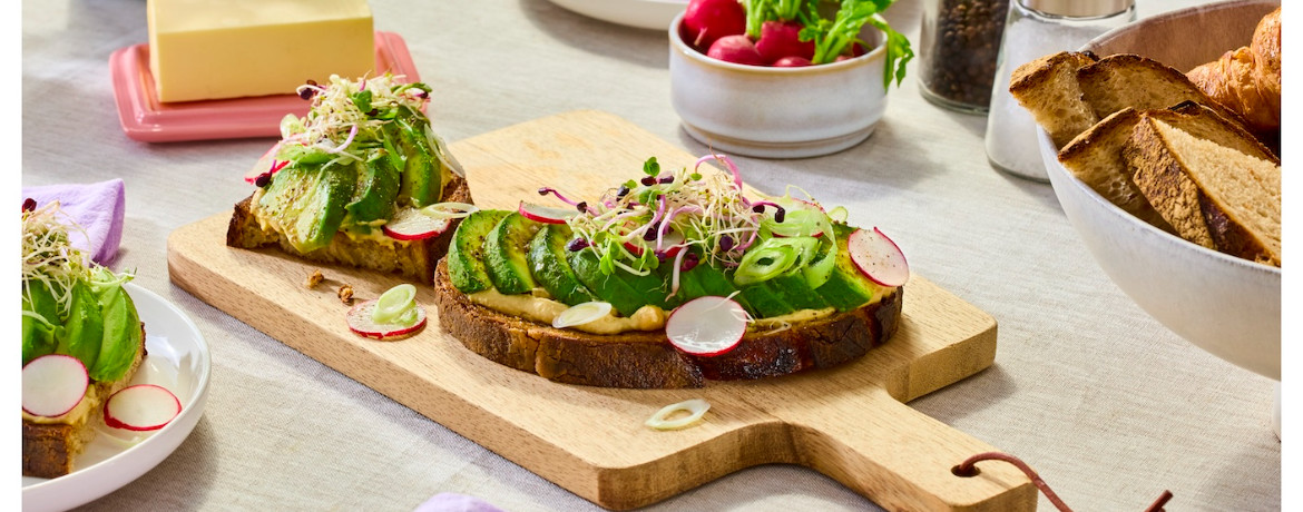 Avocado-Radieschen-Sauerteigstulle mit Hummus für 4 Personen von lidl-kochen.de