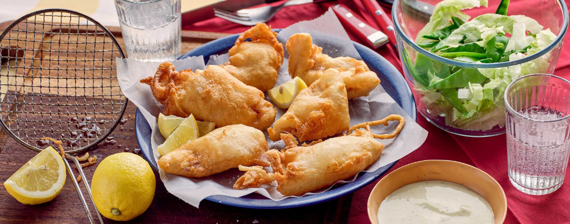 Knuspriger Fisch im Bierteig gebacken mit Eisberg-Zuckerschoten-Salat und Joghurt-Dressing für 4 Personen von lidl-kochen.de