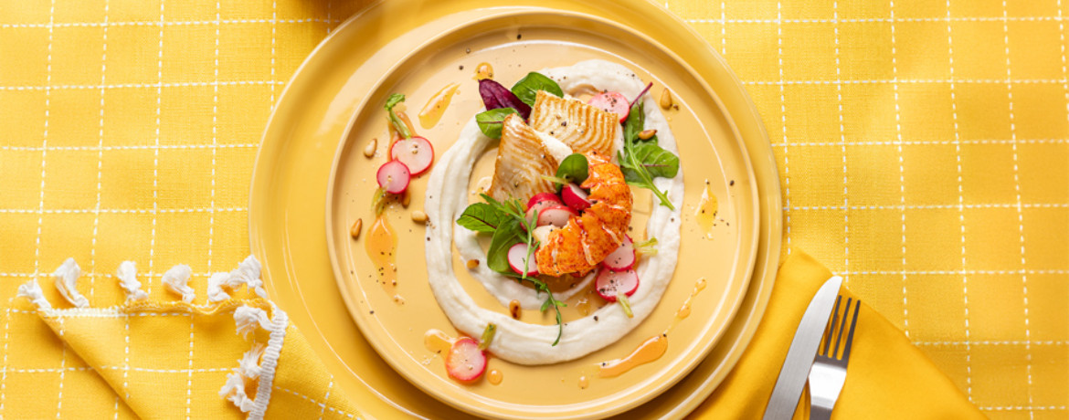 Heilbutt und Hummerfleisch mit buttrigem Blumenkohlpüree und Radieschen für 4 Personen von lidl-kochen.de