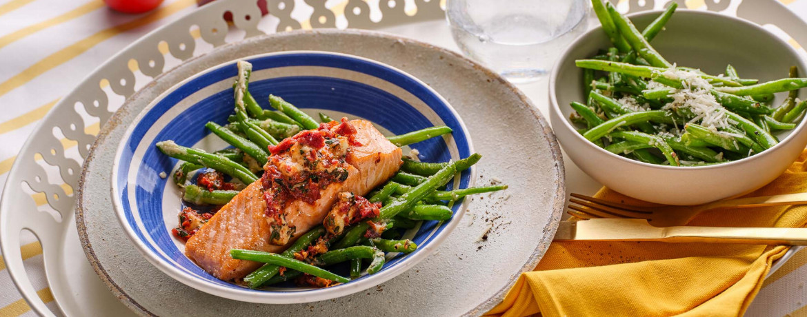 Lachsfilet mit Tomaten-Kräuter-Butter und Parmesan-Bohnen für 4 Personen von lidl-kochen.de