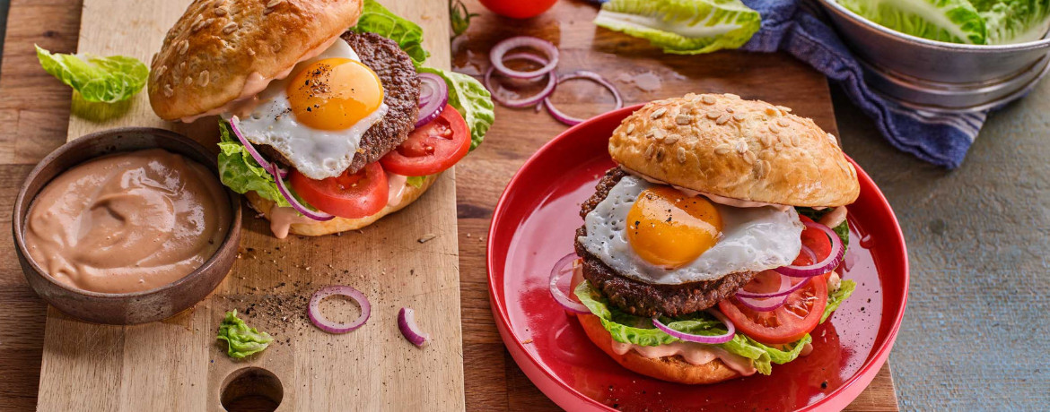 Beef-Burger mit Spiegelei und selbstgemachten Brioche-Buns für 4 Personen von lidl-kochen.de