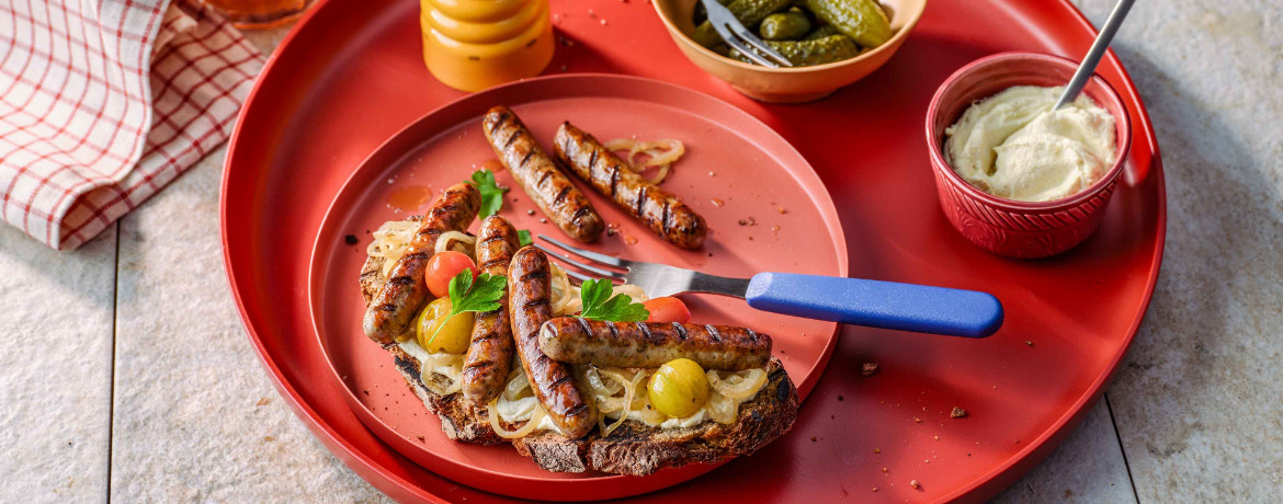 Bratwurststulle mit Bier-Zwiebeln und Senfaufstrich für 2 Personen von lidl-kochen.de