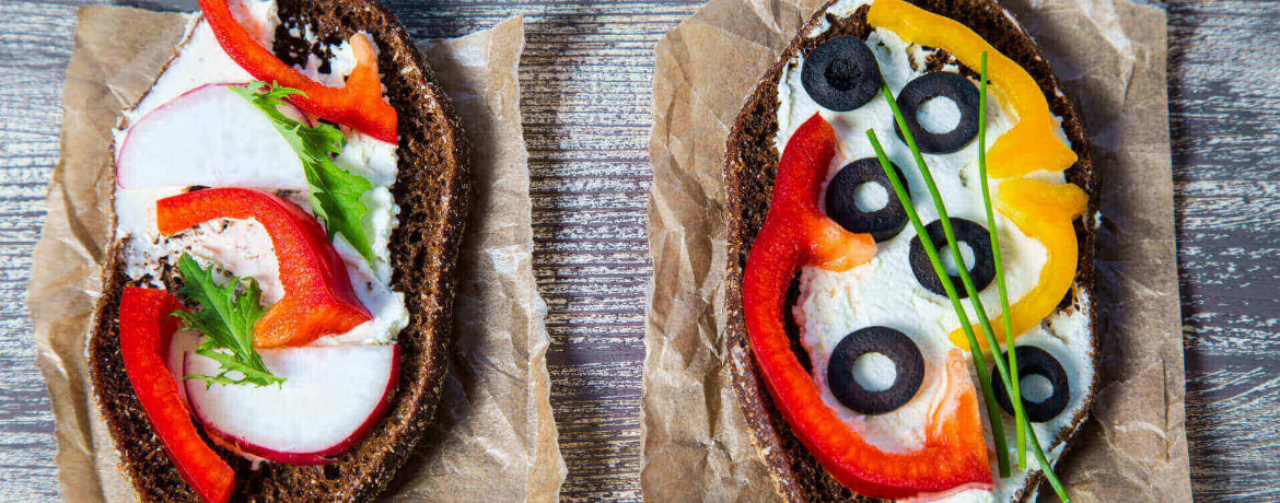 Frischkäsebrot mit Paprika und Oliven für 4 Personen von lidl-kochen.de