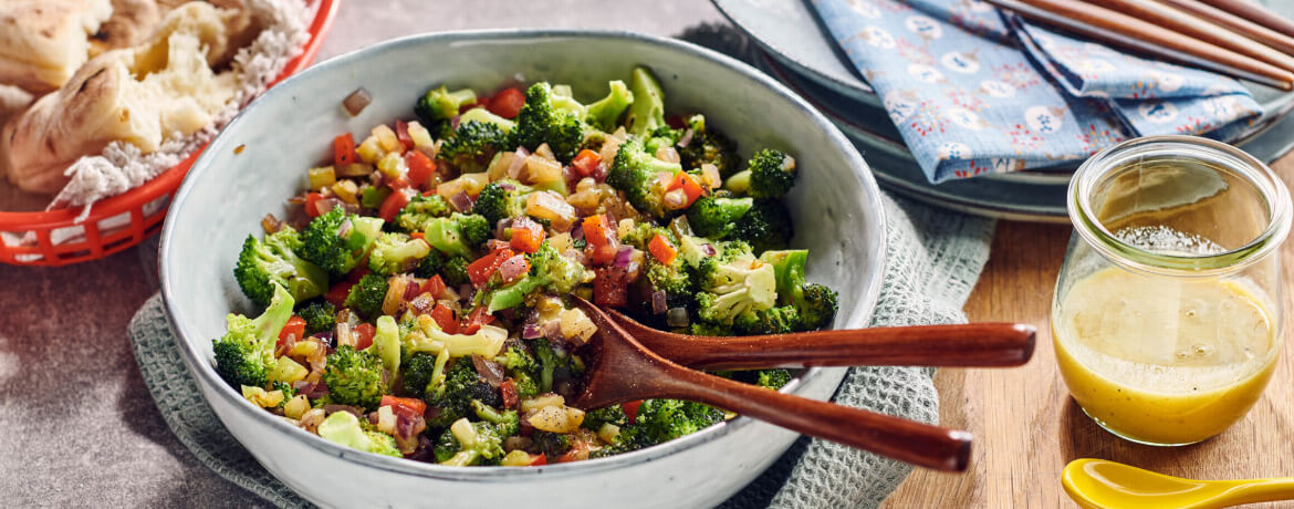 Brokkolisalat mit Paprika-image