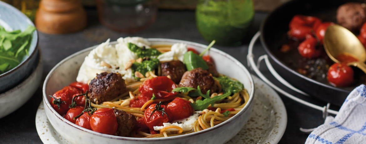 Spaghetti mit Hackbällchen und Mozarella-image