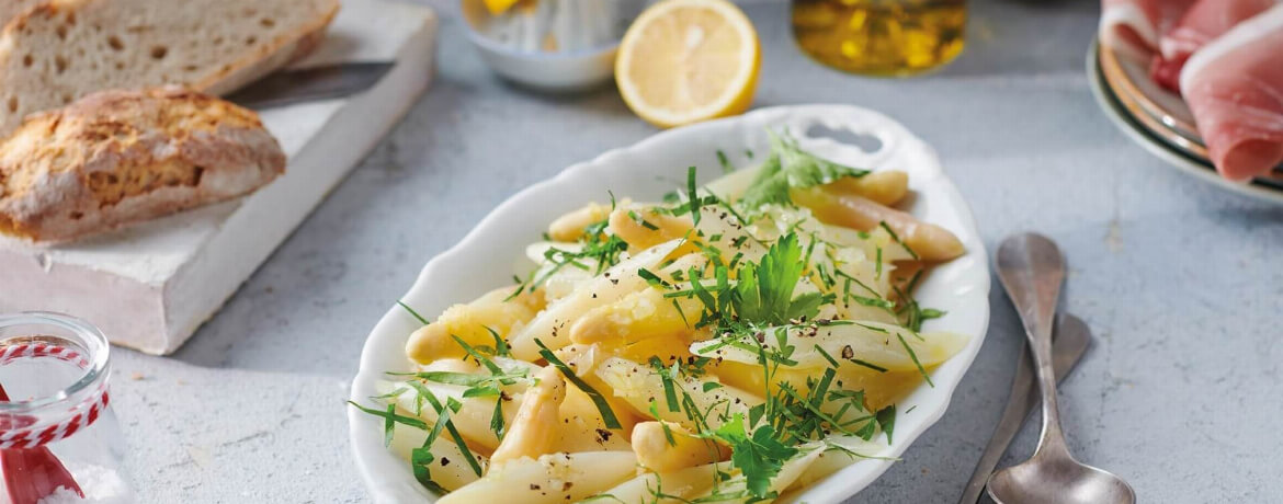 Spargelsalat mit Zwiebeln und Petersilie-image