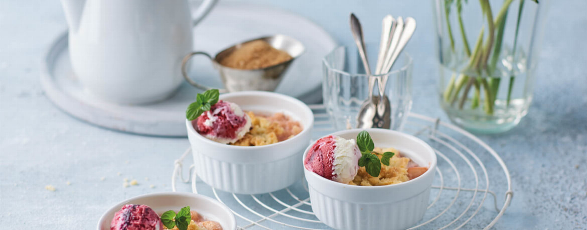 Apfel-Rhabarber-Crumble auf Eis - Rezept | LIDL Kochen Apfel-Rhabarber-Crumble auf Eis - Rezept | LIDL Kochen