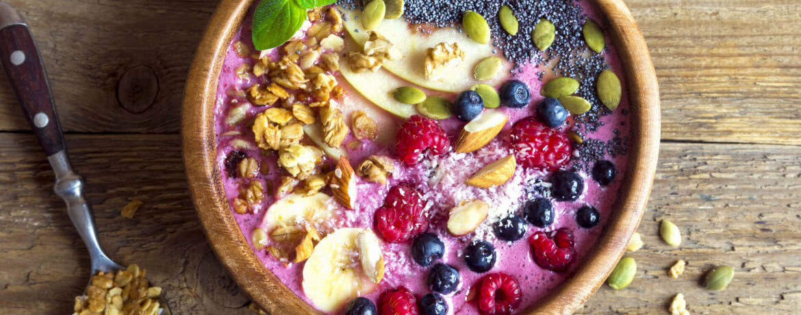 Joghurt mit Waldfruchtmus und Studentenfutter für 4 Personen von lidl-kochen.de