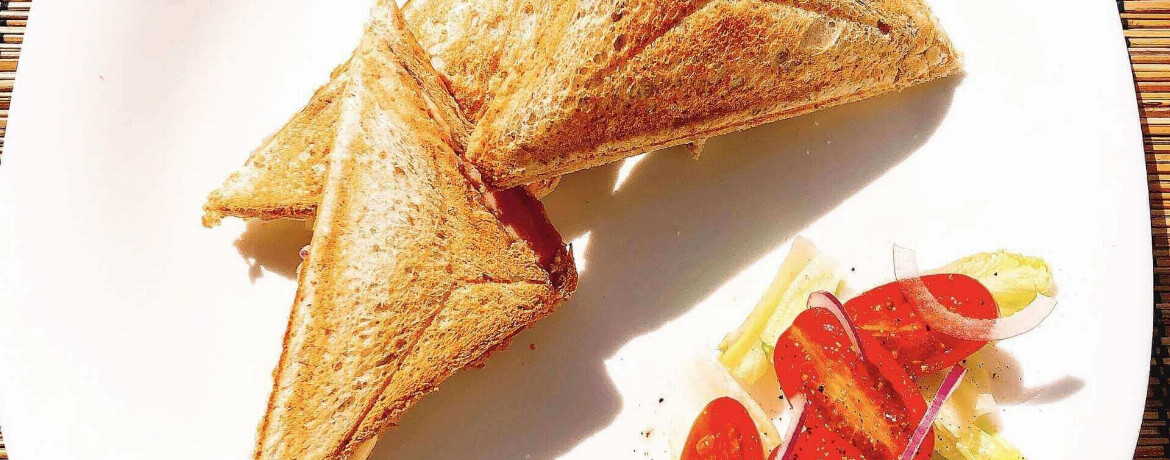 Sandwich-Toast mit Gouda und Schinken