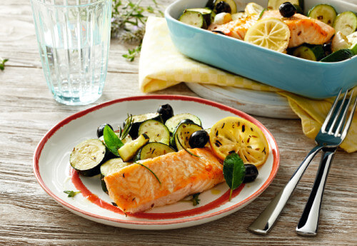 Mediterraner Lachs aus dem Ofen mit Zucchini für 4 Personen von lidl-kochen.de