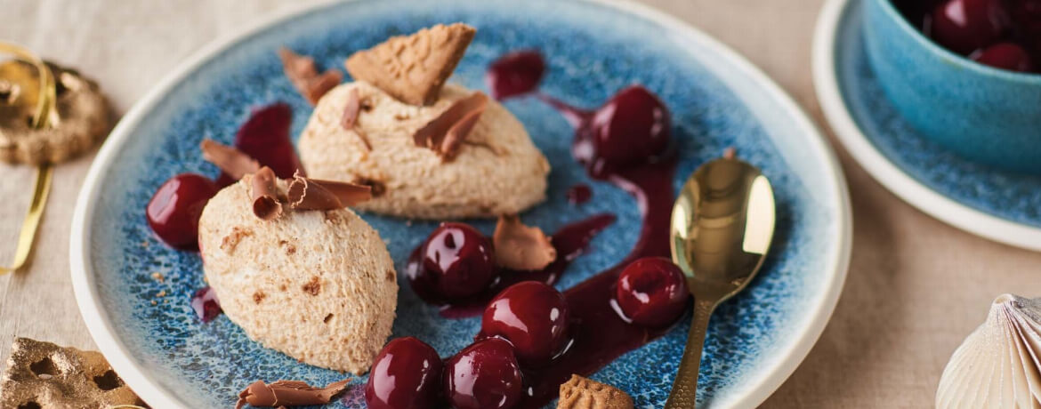 Spekulatius-Mousse mit lauwarmen Glühwein-Kirschen-image