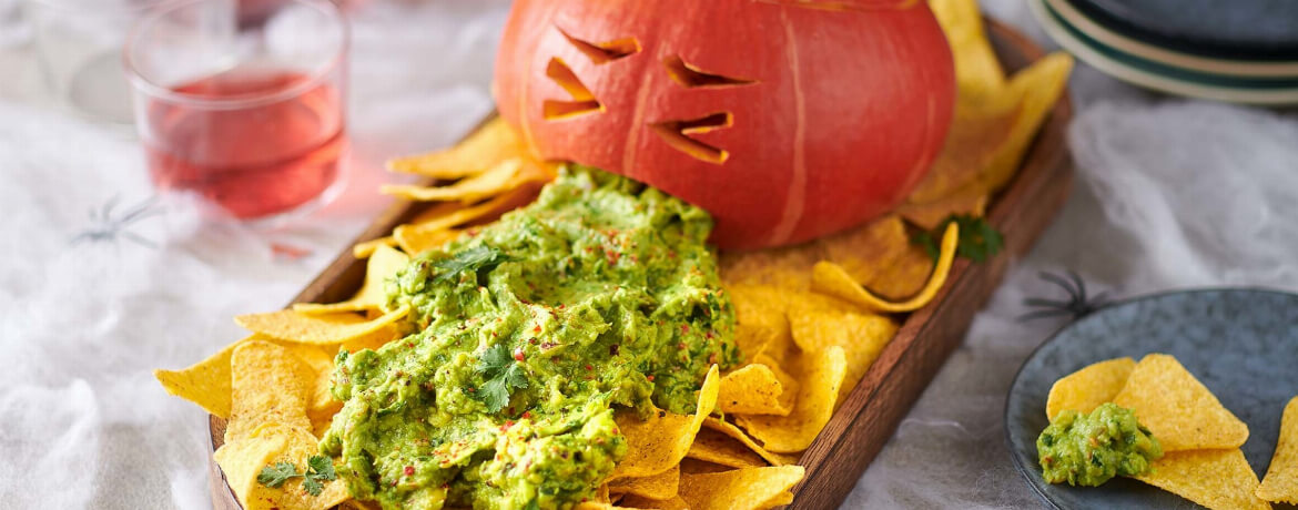 Puking Pumpkin Nachos mit Guacamole-image