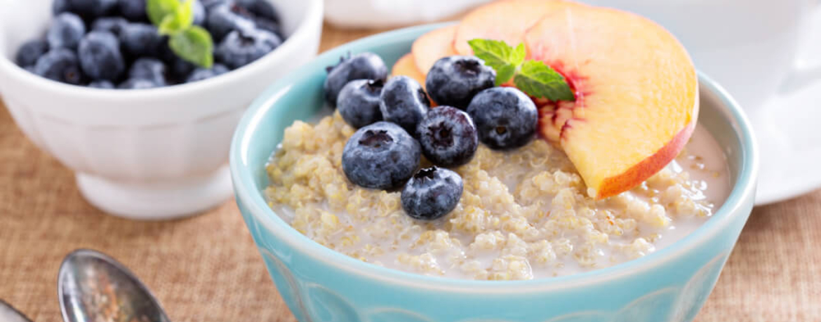 Quinoabrei mit Pfirsich und Blaubeeren - Rezept | LIDL Kochen