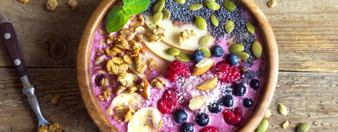 Joghurt mit Waldfruchtmus und Studentenfutter für 4 Personen von lidl-kochen.de