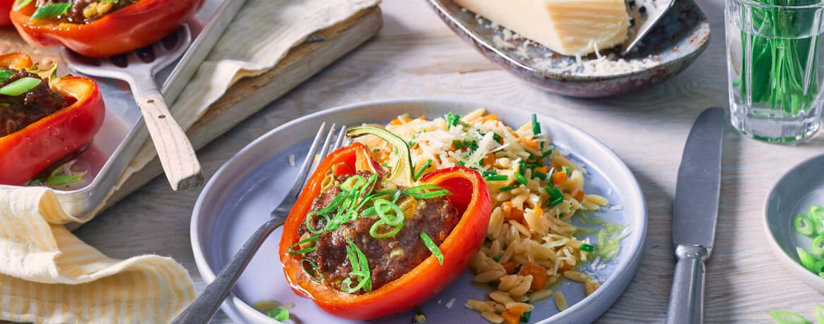 Gefüllte Paprika auf cremigen Graupen mit Karotten für 4 Personen von lidl-kochen.de
