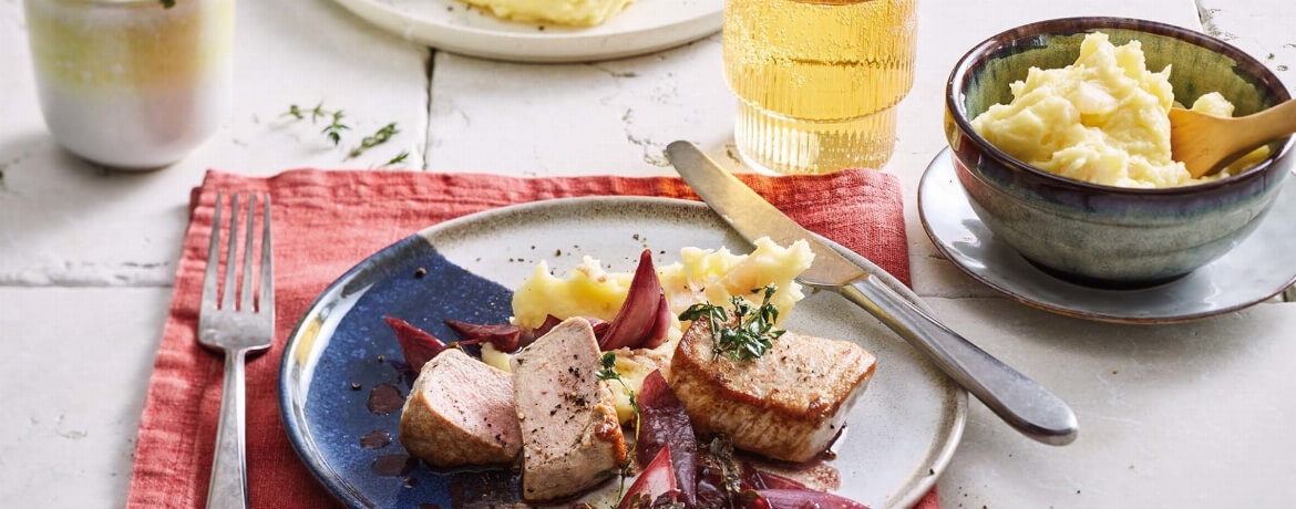 Schweinemedaillons mit Birnen-Kartoffelpüree an Rotwein-Schalotten und Thymian für 4 Personen von lidl-kochen.de