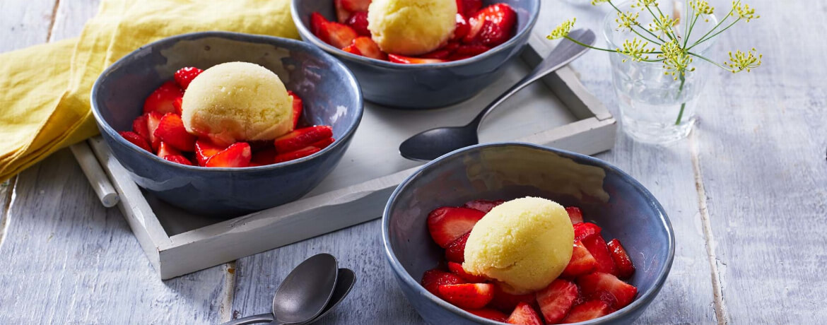 Mango-Joghurt-Granité auf Erdbeersalat für 4 Personen von lidl-kochen.de