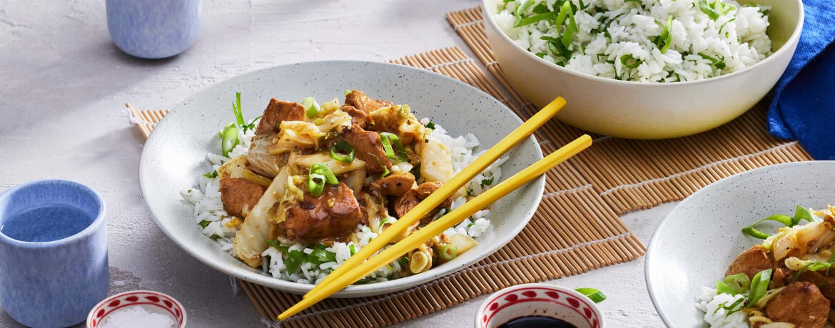Chinakohl-Hähnchen-Pfanne mit Kräuterreis für 4 Personen von lidl-kochen.de