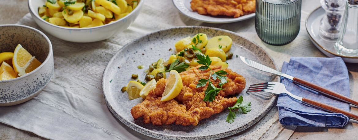 Schnitzel Wiener Art mit Kartoffelsalat - Rezept | LIDL Kochen