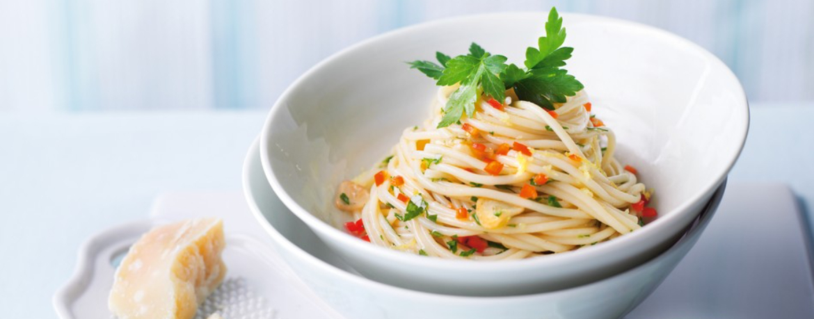 Spaghetti mit Paprika-Knoblauch-Öl und Parmesan für 4 Personen von lidl-kochen.de