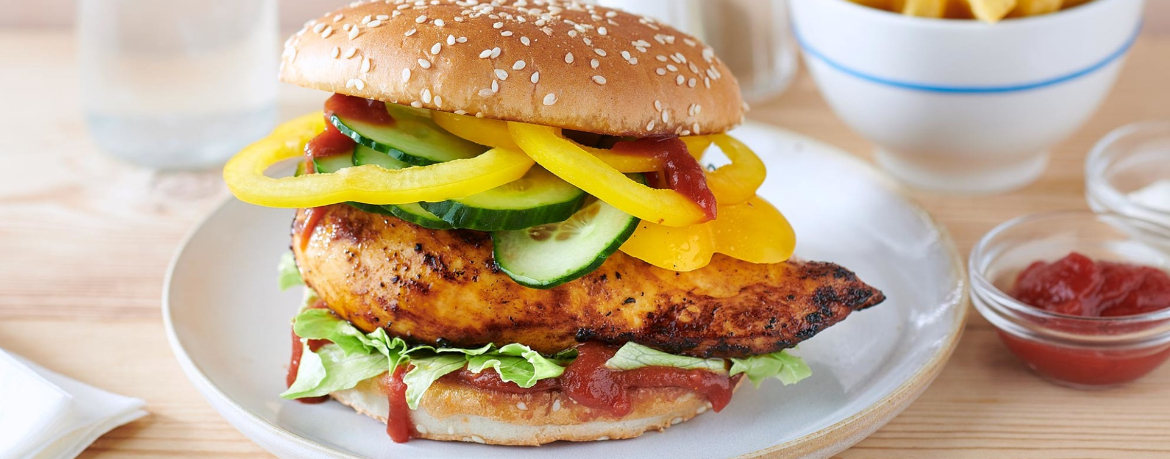 Curryhähnchen-Burger mit Paprika und Salat für 4 Personen von lidl-kochen.de