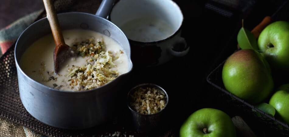 Apfel-Kartoffel-Suppe mit Walnussgremolata für 4 Personen von lidl-kochen.de