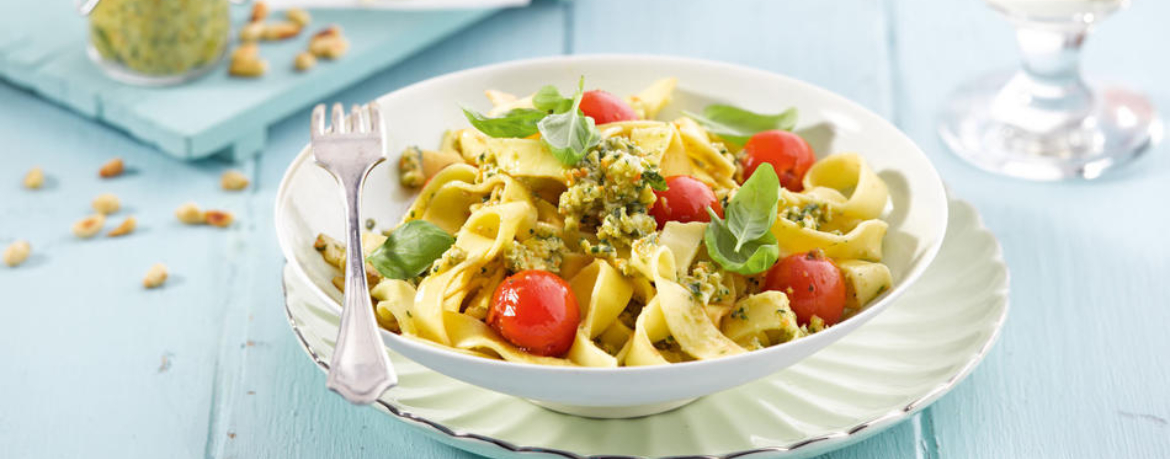 Tagliatelle mit Cherrytomaten und Pesto aus Oliven für 4 Personen von lidl-kochen.de