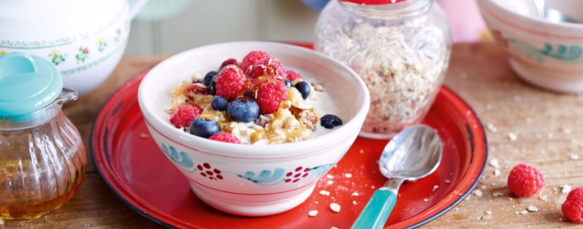 Nuss-Müsli mit Banane, Himbeeren und Heidelbeeren für 4 Personen von lidl-kochen.de