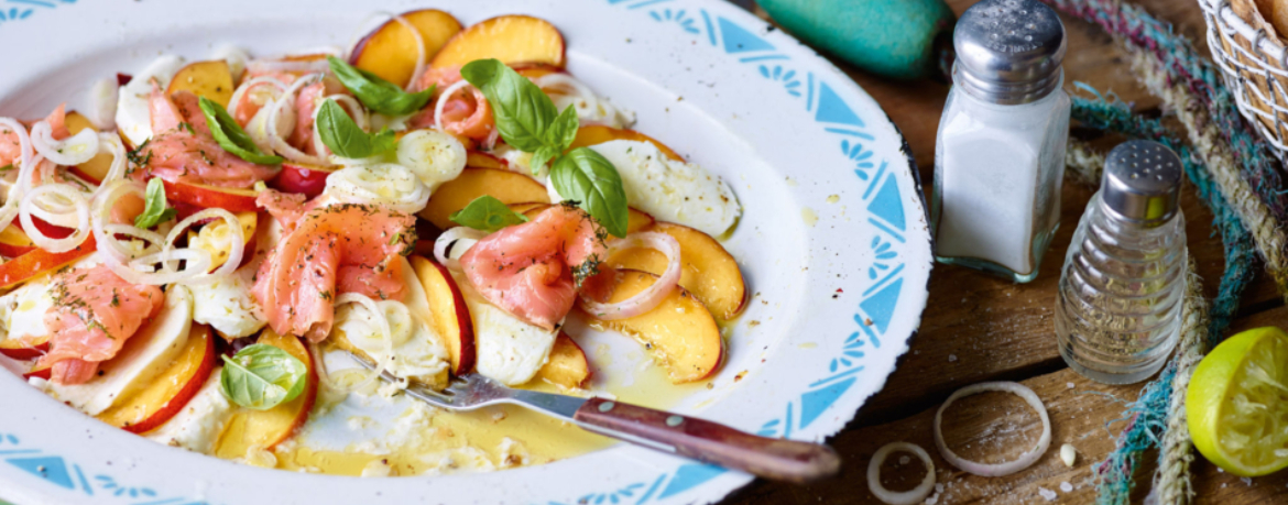 Nektarinen-Caprese mit Räucherlachs für 4 Personen von lidl-kochen.de