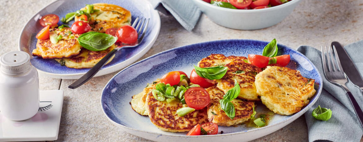 Skyr-Basilikum-Plinsen mit Tomatensalat für 4 Personen von lidl-kochen.de