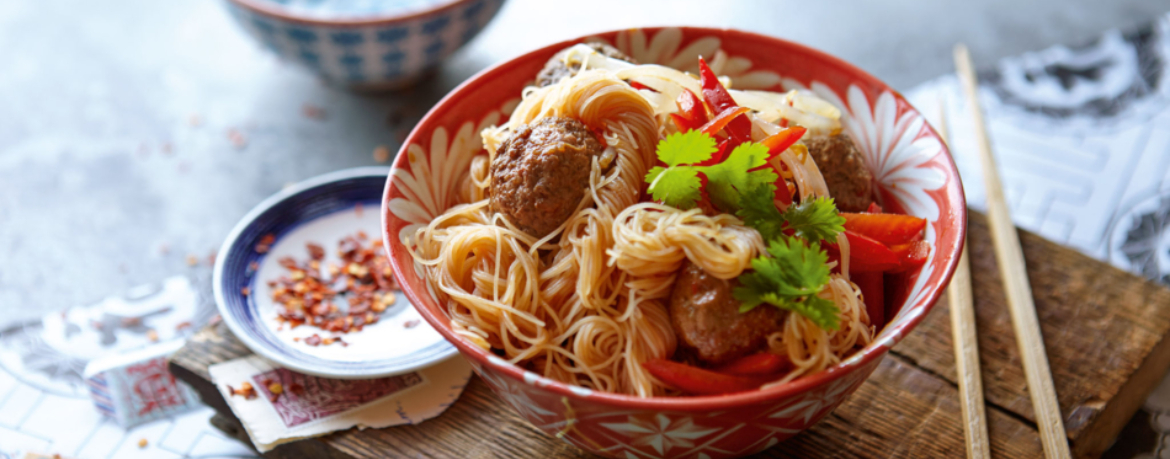 Glasnudelsalat mit scharfen Hackbällchen für 4 Personen von lidl-kochen.de