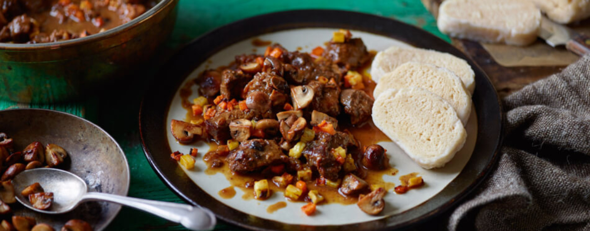 Böhmische Knödel mit Pilz-Gulasch für 4 Personen von lidl-kochen.de