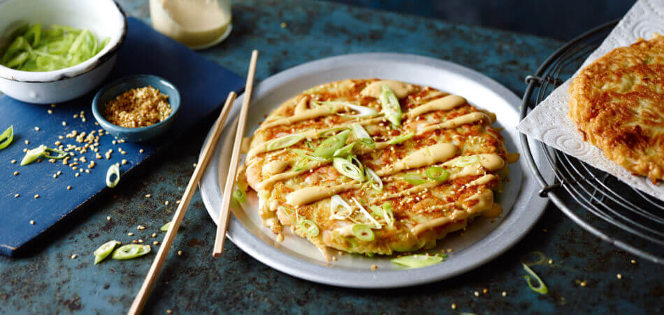 Okonomiyaki (japanischer Pfannkuchen mit Kohl und Garnelen) für 4 Personen von lidl-kochen.de